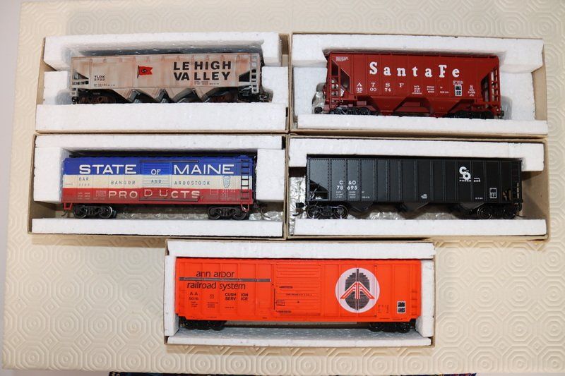 Modellini di ferrovie: 5 US Güterwagen ( 496 ) – Usato da Kerzers venduto da Winu64 9