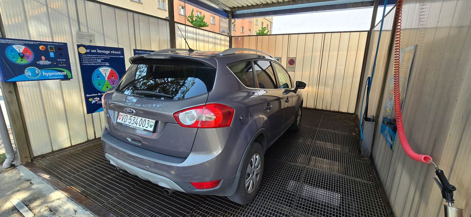 Ford Autos: Ford kuga Diesel  – Gebraucht aus Montreux von aqu_rmd6 4