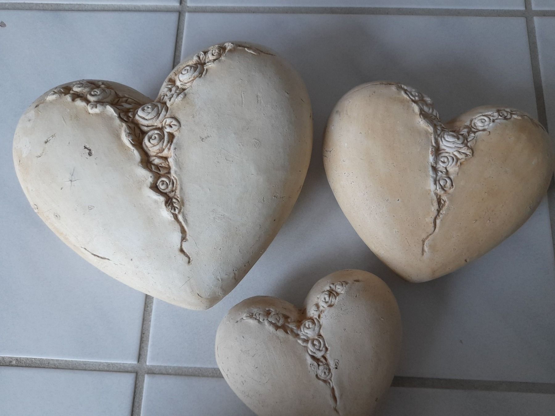 Tutte le decorazioni: 3 Dekoherzen, Rosenmuster – Usato da Eiken venduto da Lashar