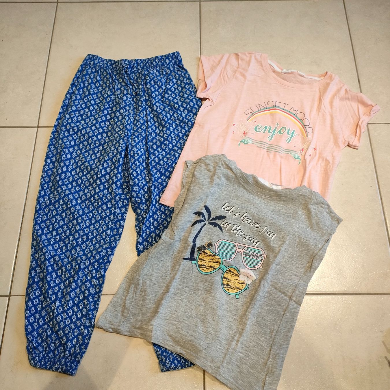 Lotti & Set di vestiti: Kleiderpaket Gr. 140 – Usato da Adelboden venduto da Lammhult 3
