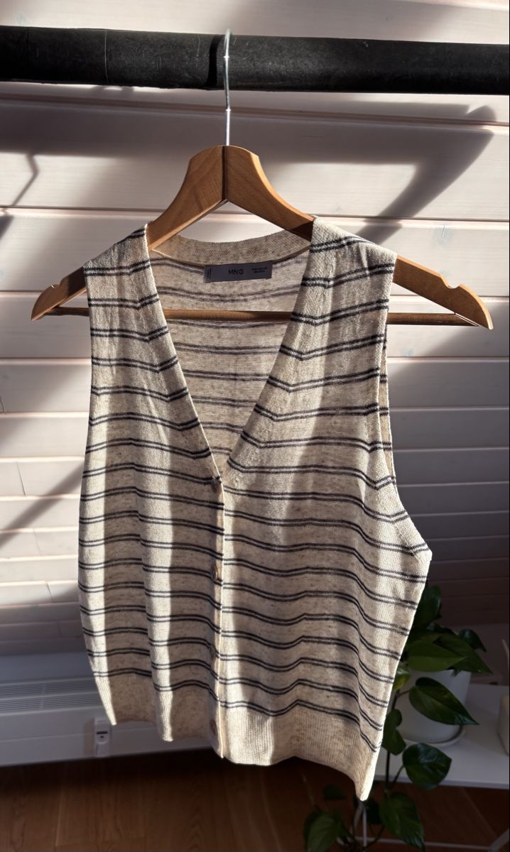 Mango Top: Mango knit summer vest  – Nuovo (secondo la descrizione) da Kilchberg ZH venduto da ben_pc68 4