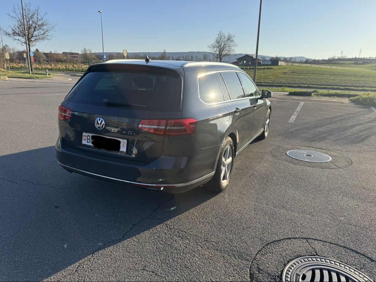 VW Automobili: VW PASSAT VARIANT DSG 1.8 BMT – Usato da Oberwil BL venduto da Samsung010 7