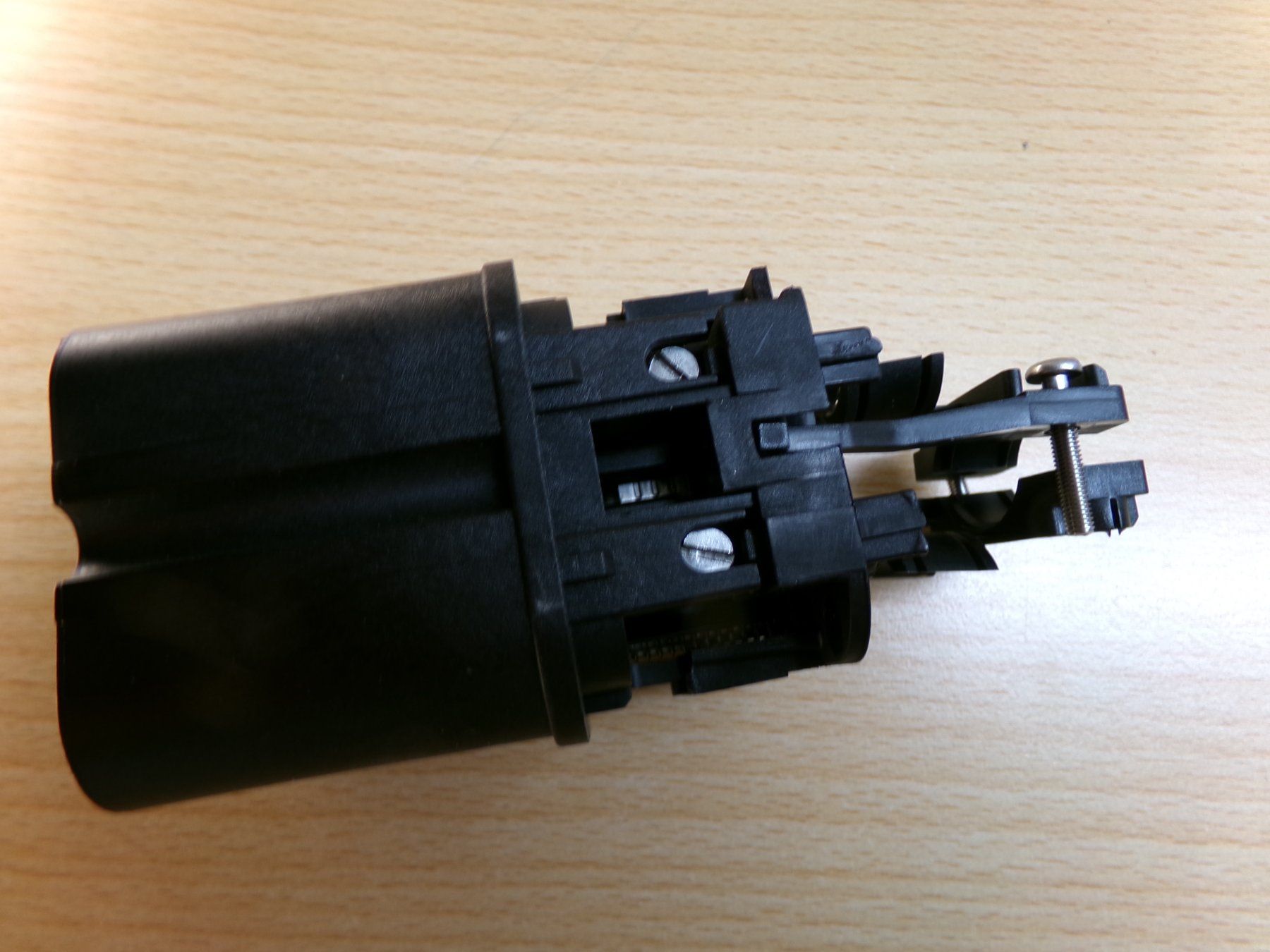 Spine: Stecker I15 schwarz – Nuovo (secondo la descrizione) da Hombrechtikon venduto da Maloev17 5