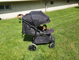 Schwarzer Kinderwagen, von Kinderkraft leicht und klappbar
