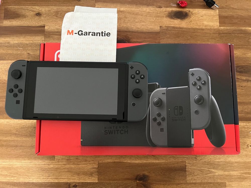 Nintendo Switch + Speicherkarte 64gb + Station + Garantie 23 | Kaufen ...