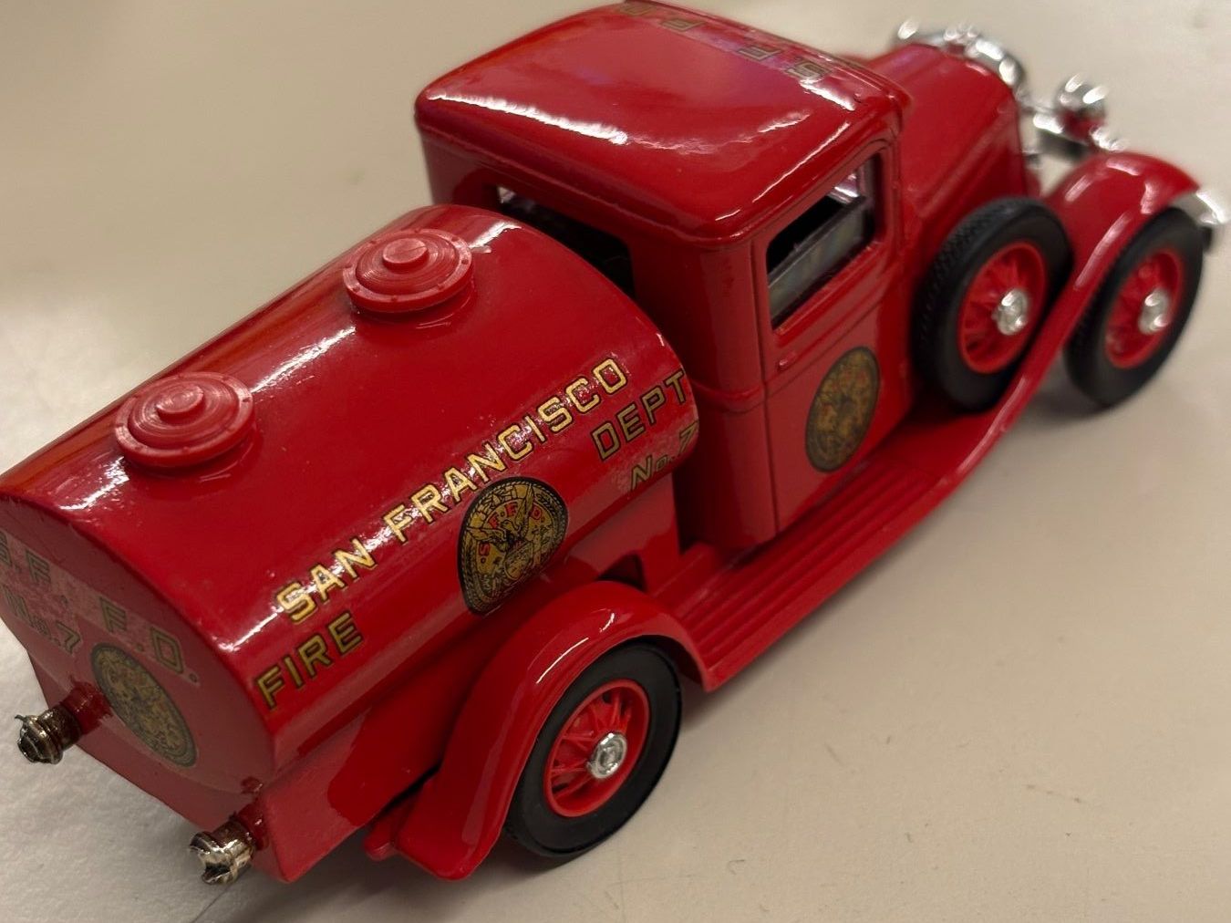 Eligor Modellautos: Eligor - Ford V8 Tankwagen - 1:43 – Gebraucht aus Lausen von hot-preis