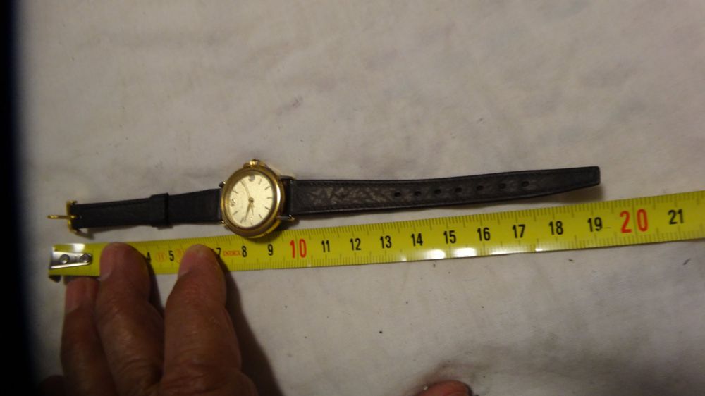 M-Watch Montres: M.WATCH DAMEN  SEHR KLEINE UHR.QURTZ UHR.DATE.SCHÖN LÄÜFT – D'occasion à zürich par ahmad01 1