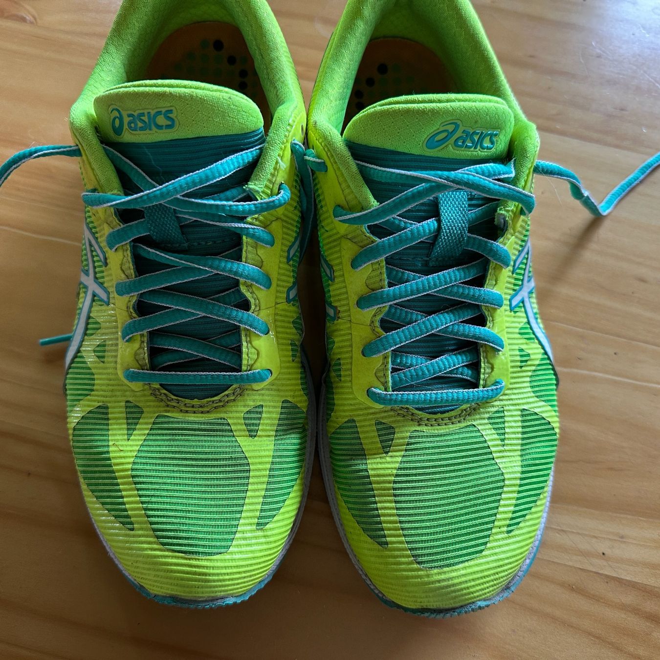 Asics Scarpe da donna: ASICS Laufschuhe Gr. 39.5 – Usato da Tägertschi venduto da TheChange 1