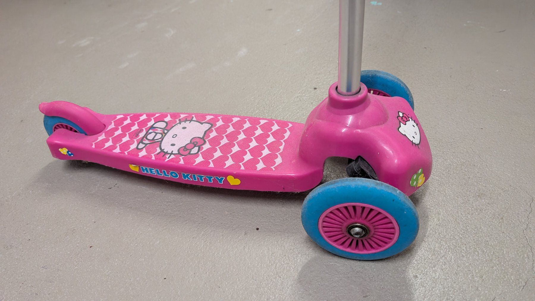 Kickboard: Kinderroller Hello Kitty 3-Rad pink gebraucht – Gebraucht aus Wilen b. Wollerau von Antoinette10 2