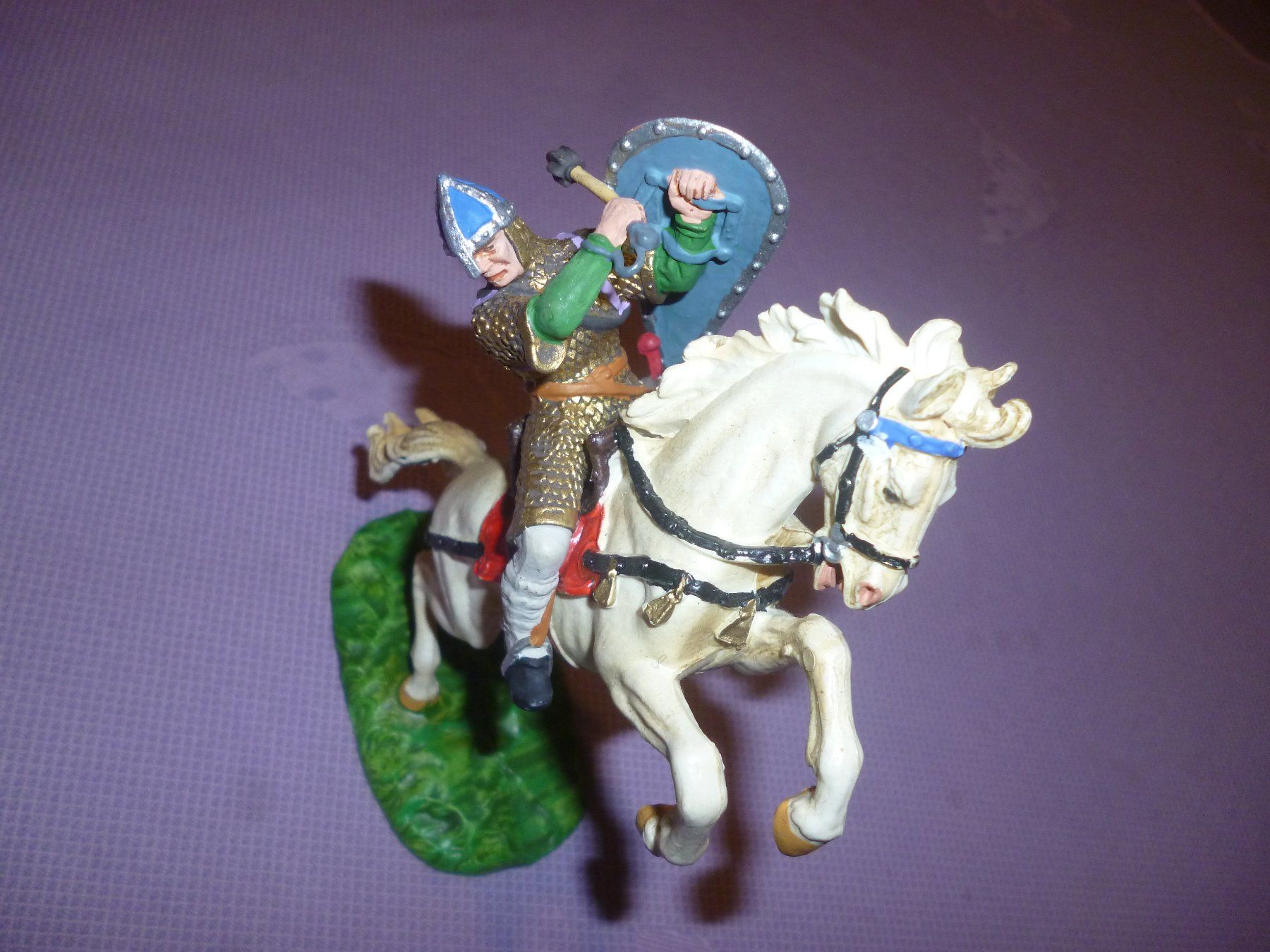 Figuren: Ritterfigur auf Pferd, detailreich bemalt, (ELASTOLIN) – Gebraucht aus Volketswil von nemo2000 1