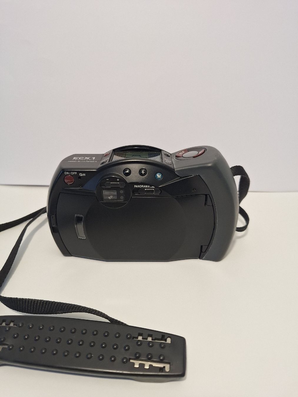 Samsung Fotocamera: Samsung ECX 1 Design by Porsche – Usato da Pfäffikon SZ venduto da TobyPeterson 1