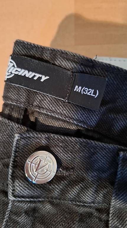 Jeans: Jean noir Vicinity – Usato da Fleurier venduto da die_gg95
