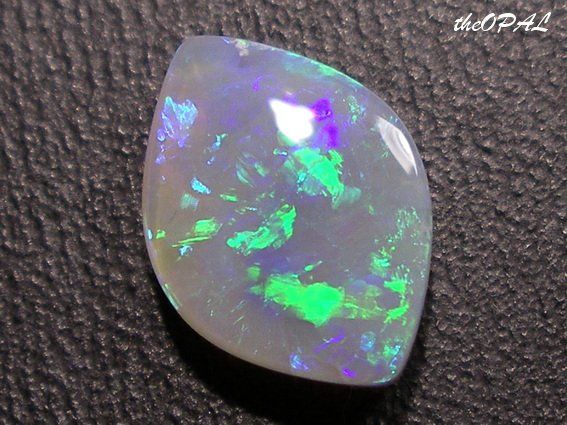 Pietre preziose: theOPAL *** HOCHWERTIGER SEMI-BLACK OPAL 2,10ct *** – Nuovo e nell'imballaggio originale da Ebnat-Kappel venduto da theOPAL