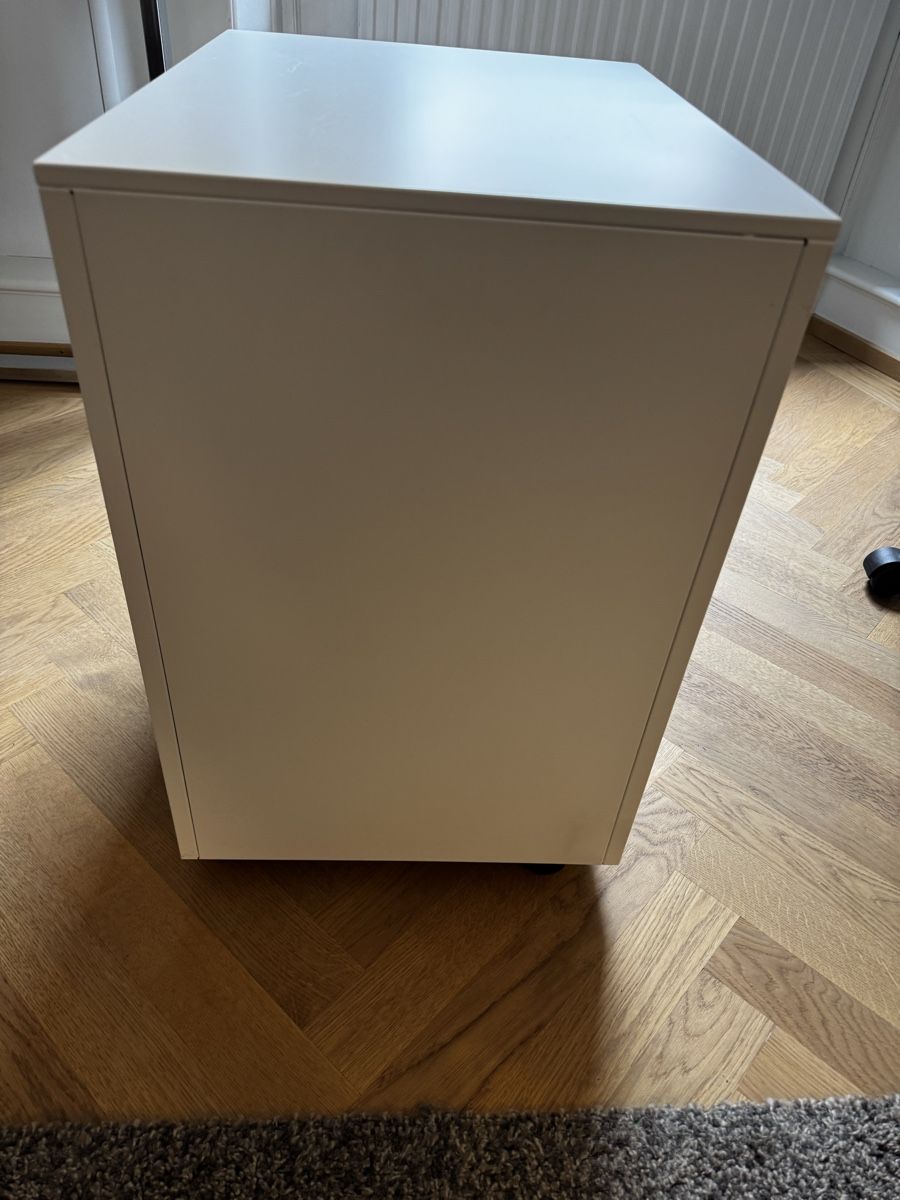 Scrivanie: Weisser Schreibtisch mit Rollcontainer – Usato da Berikon venduto da DCPro 7