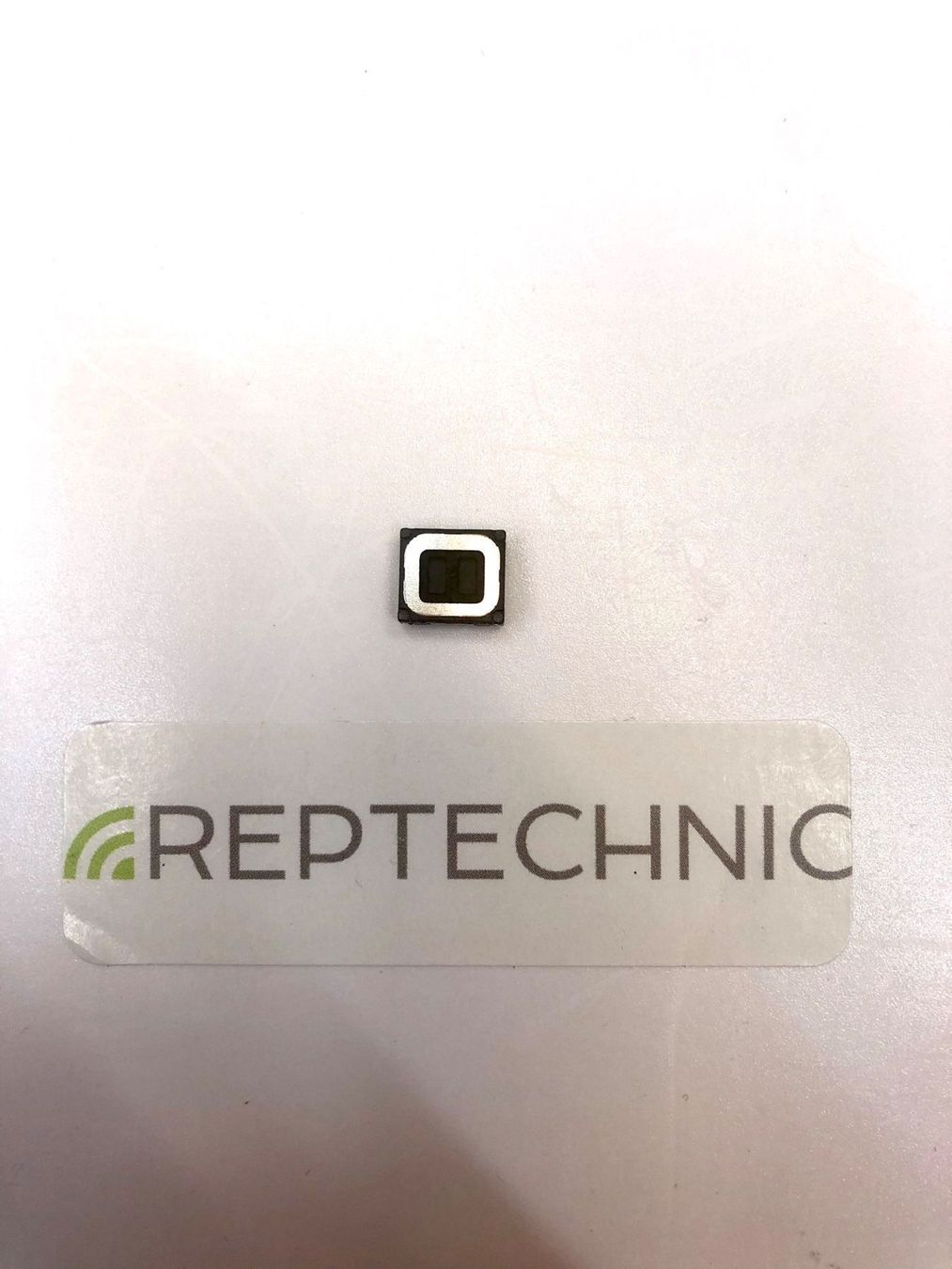 Huawei Telefoni cellulari / Smartphones: Huawei P30 Hörmuschel – Nuovo e nell'imballaggio originale da bern venduto da reptechnic 1