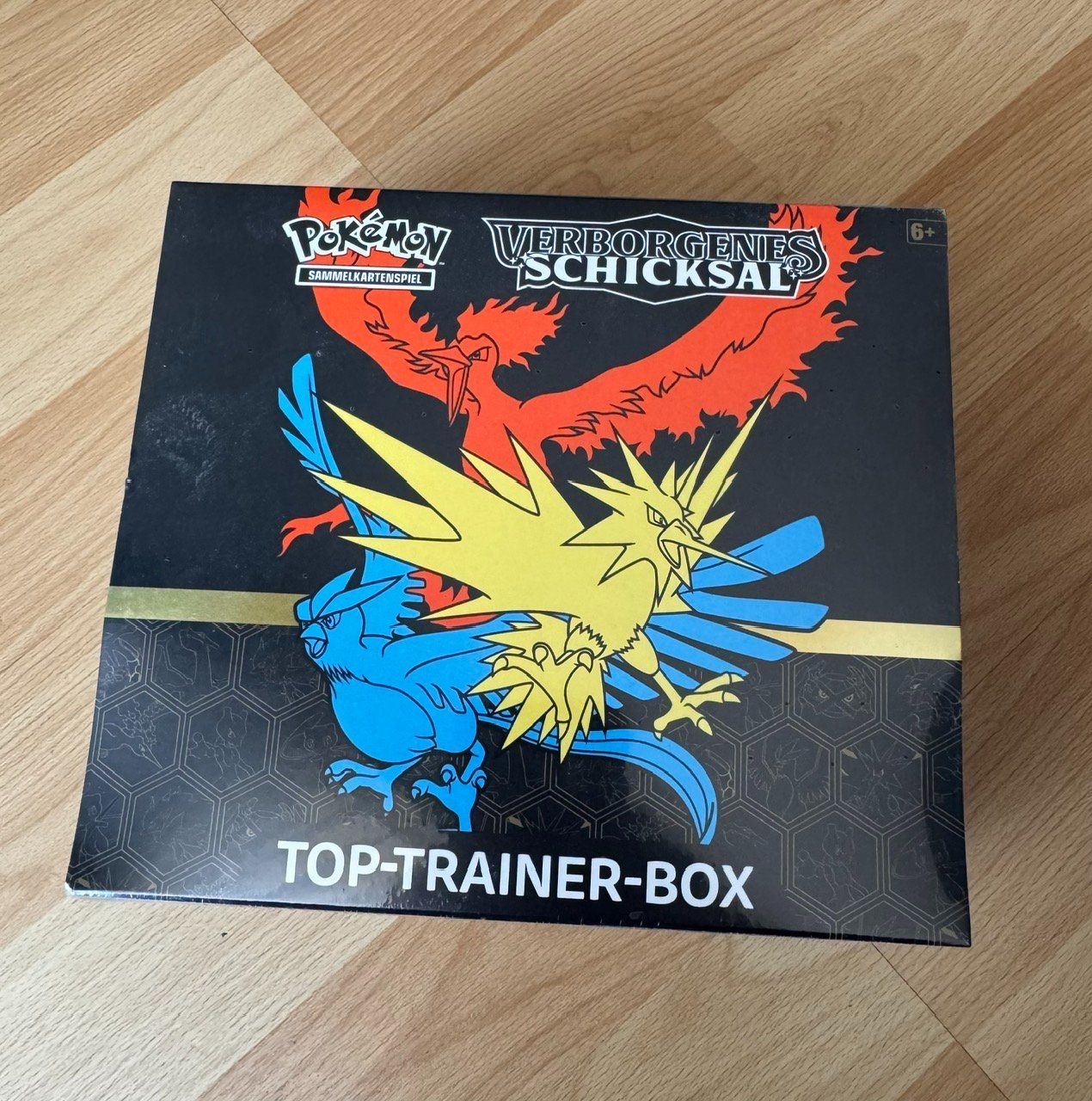 Pokémon Sammelbilder & Trading cards: Hidden Fates Elite Trainer Box – Neu und originalverpackt aus Matzendorf von HaiNakamoto
