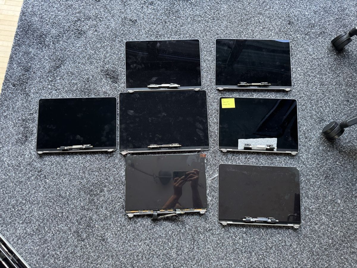 Apple Notebook: 7 MacBook Displays – Difettoso da Adliswil venduto da Busys