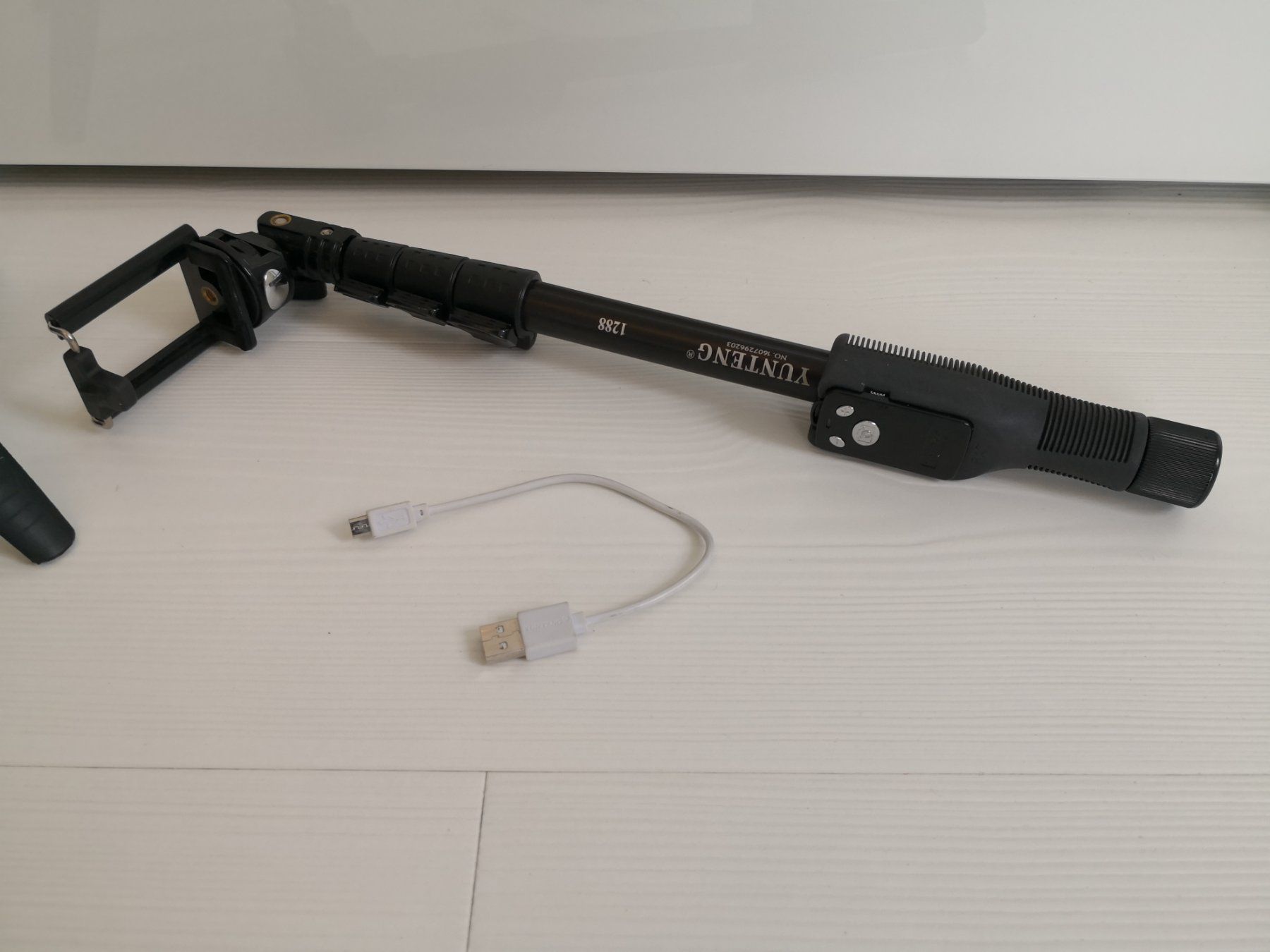 Staffe: 🤩SELFIESTICK MIT STATIV & ZUBEHöR – Nuovo (secondo la descrizione) da Olten venduto da Naja-Twins-Twins 2