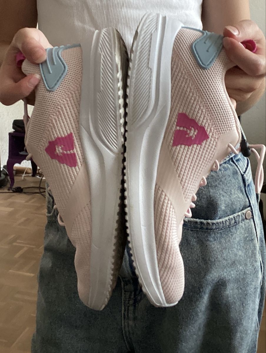 Chaussures filles: Baskets de gym taille 34 – D'occasion à Moutier par Happyvidedressing
