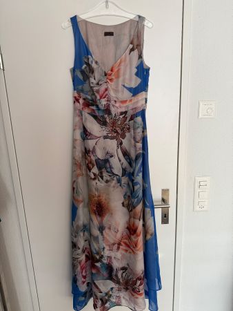 Sommerliches Maxikleid mit Blumenmuster - Grösse 38  sOliver