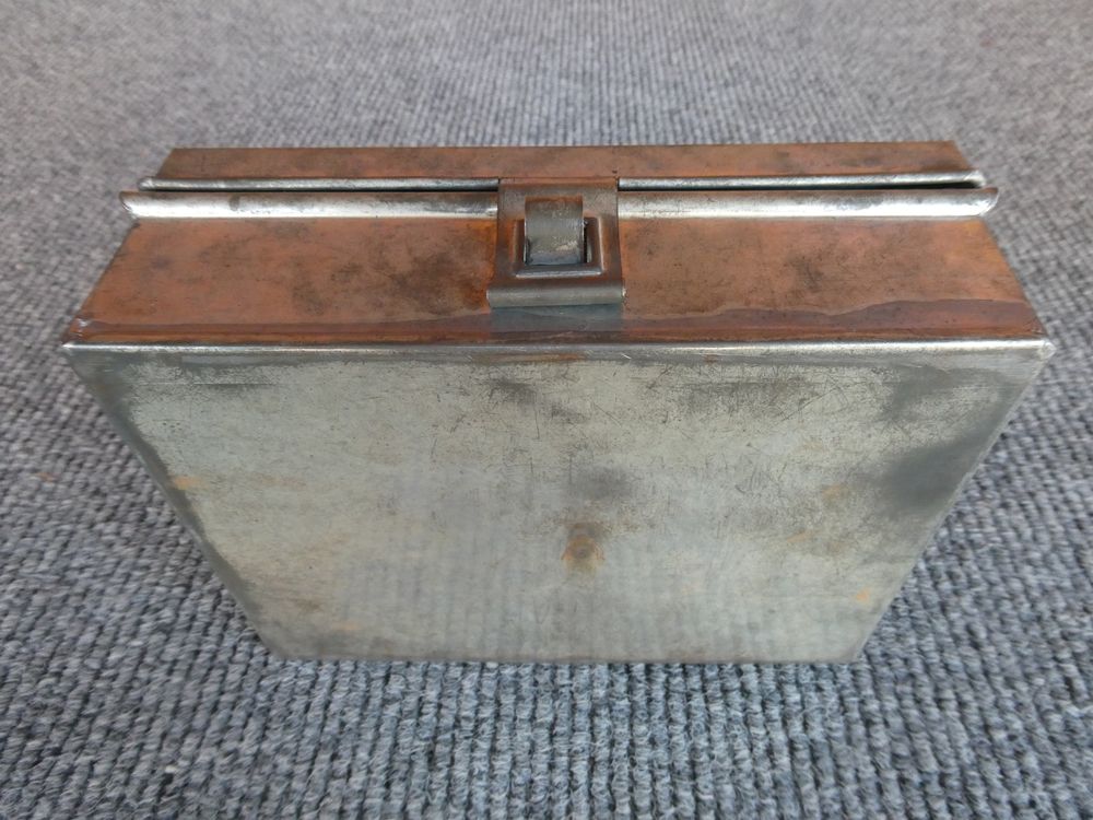 Blechbox mit Deckel und Lasche zum Abschliessen (Gebraucht) in ...