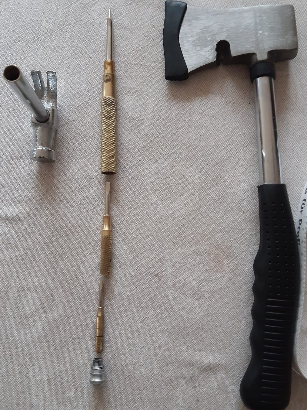 Tutti gli attrezzi: Axt und Metallhammer – Usato da Luzern venduto da Sontru 2