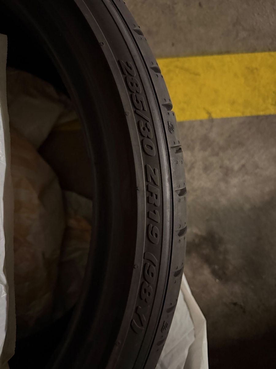 Pneus & Roues: Sommerreifen 285 / 30 / R19 – D'occasion à Neuenhof par leo_cc7z 1