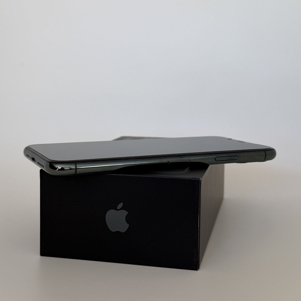 Apple Telefoni cellulari / Smartphones: iPhone 11 Pro Max 64 GB Midnight Green – Usato da Bergdietikon venduto da pinkerton13 3