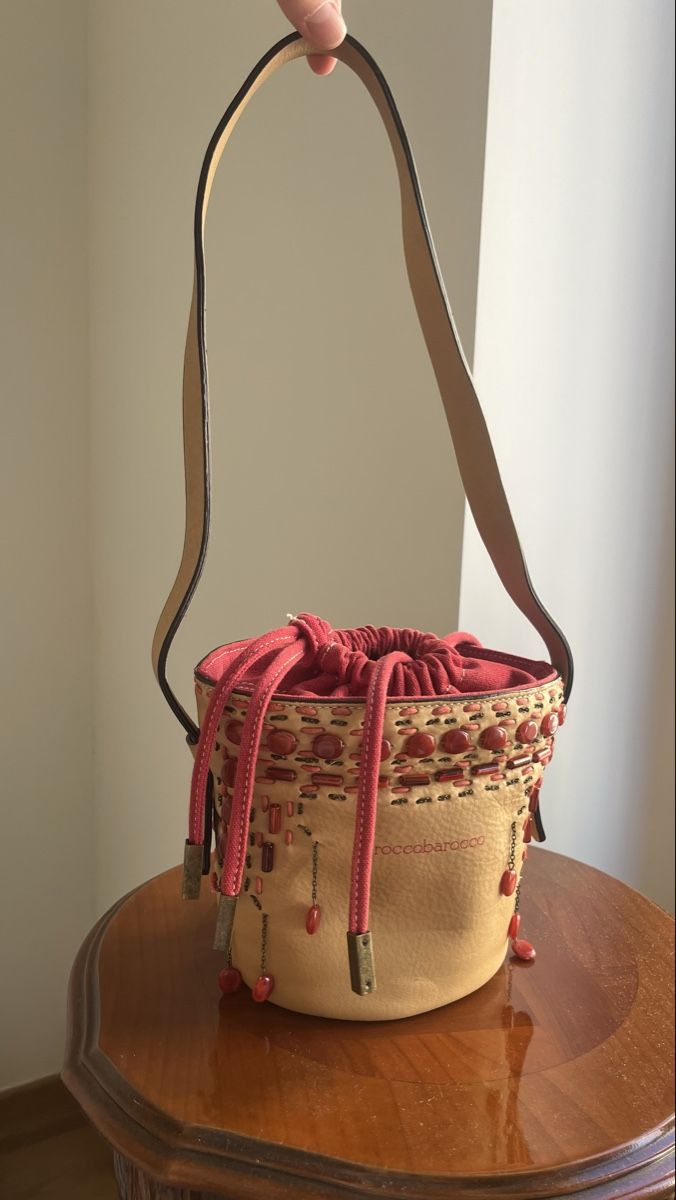 Roccobarocco Sacs femmes: LEATHER BUCKET BAG BY ROCCOBAROCCO – D'occasion à Lugano par yul_fhg2