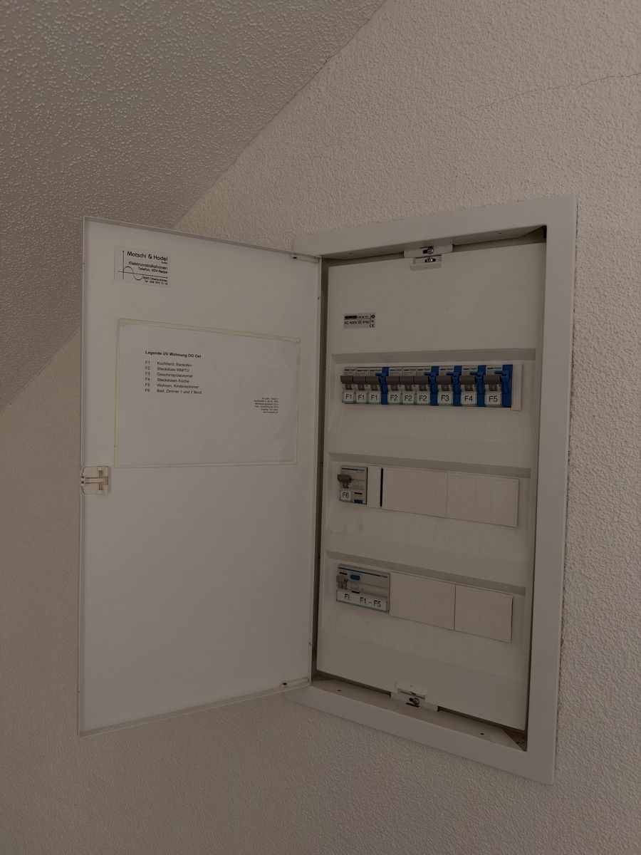 Alimentazione elettrica: Sicherungskasten – Usato da Oberbuchsiten venduto da DoppioEspresso