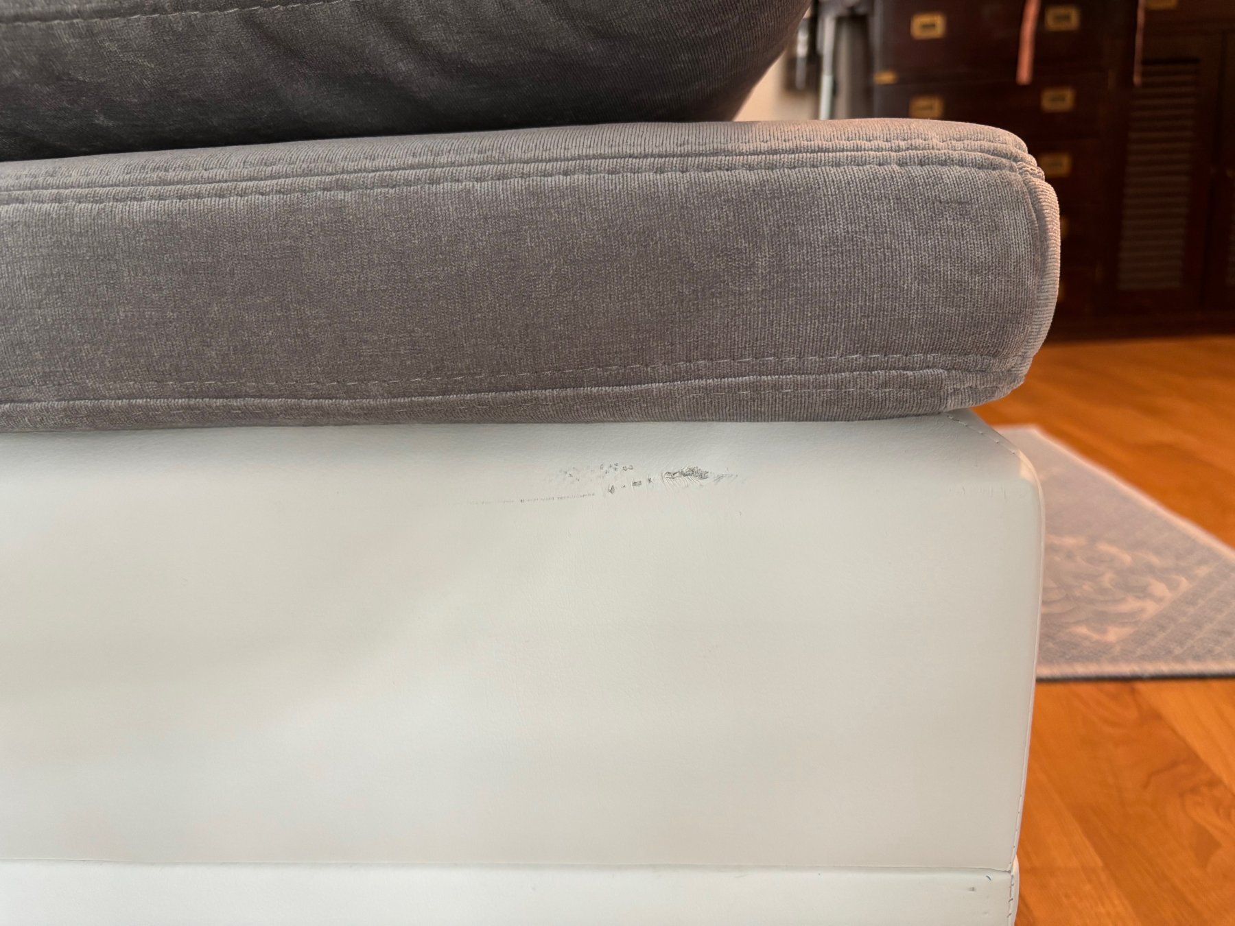 Sofas: Divano letto grigio con contenitore usato – D'occasion à Biel/Bienne par Doc4681 3