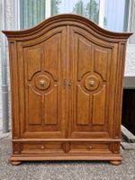 Spezieller, zweitüriger Schrank aus Holz