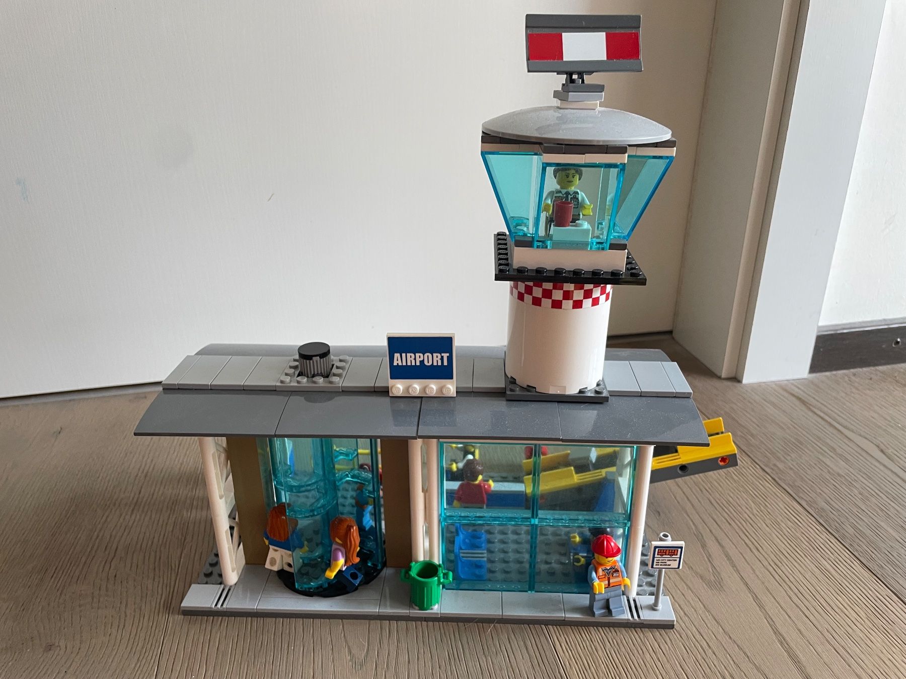 Lego Kit di costruzioni: Lego 60104 Le terminal pour passagers – Usato da Satigny venduto da gislerl 4
