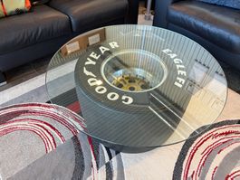 Goodyear Eagle F1 Reifen-Couchtisch mit Glasplatte