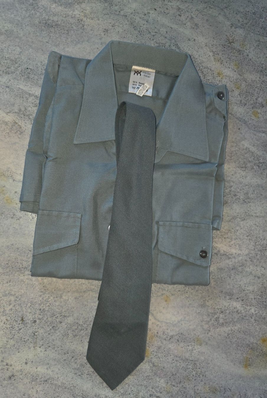 Schweizer Armee Uniformi: Schweizer Militärhemd  mit Kravatte  > Grösse 40 / 62 – Usato da Obermumpf venduto da oiskypoisky