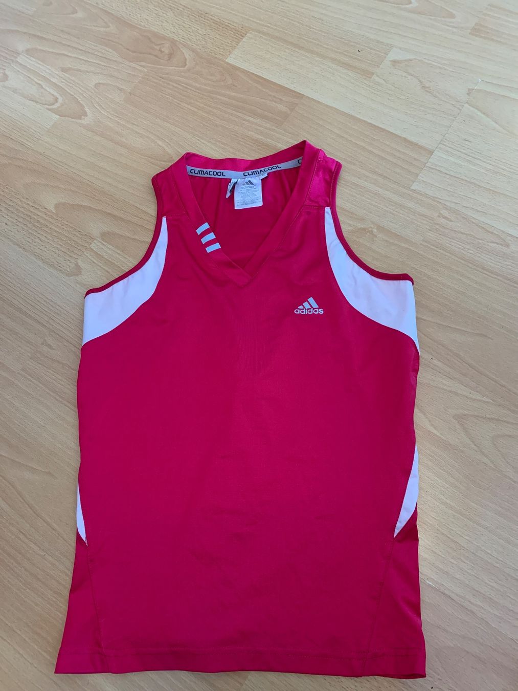 Adidas Tops: Joli haut Adidas Climacool taille L-XL – Gebraucht aus MEYRIN von Gwendo10