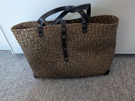 Stilvolle Sommer-Korb Tasche geflochten