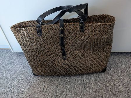 Stilvolle Sommer-Korb Tasche geflochten