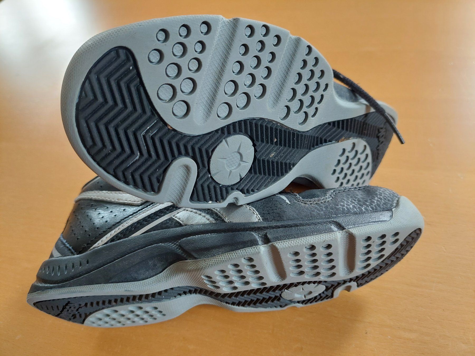 Reebok Scarpe per ragazzi: Reebok Buckets Sneaker  Gr.31 – Usato da Zürich venduto da meymano 5