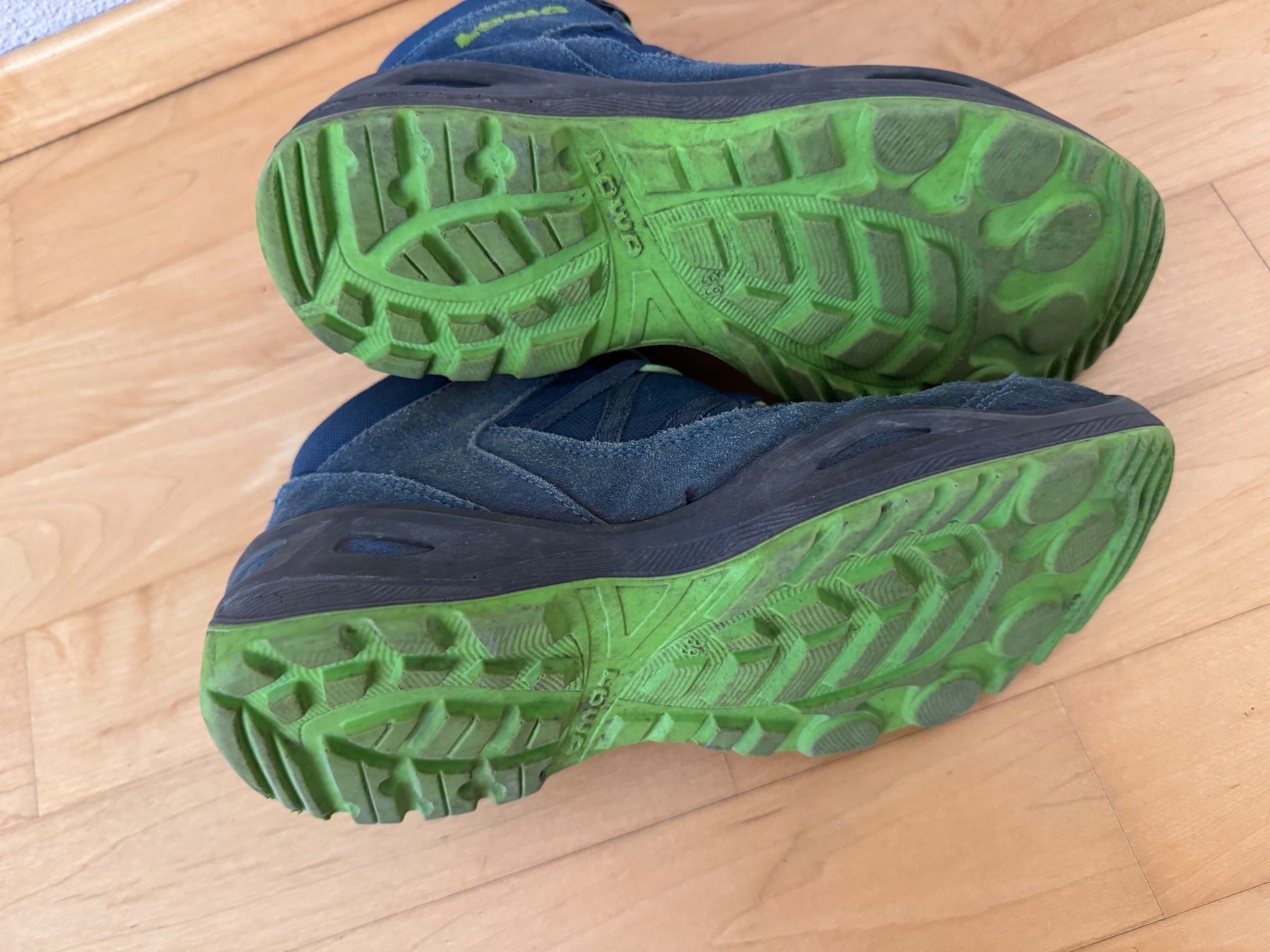 Lowa Scarpe per ragazzi: Lowa Trekkingschuh blau, Gr. 39 – Usato da Uster venduto da Niamgro 2