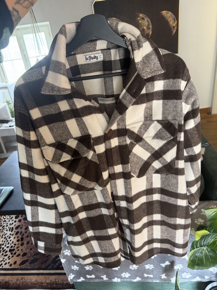 Vestes: Veste brune et blanche  – D'occasion à La Tour-de-Peilz par mar_vgz2