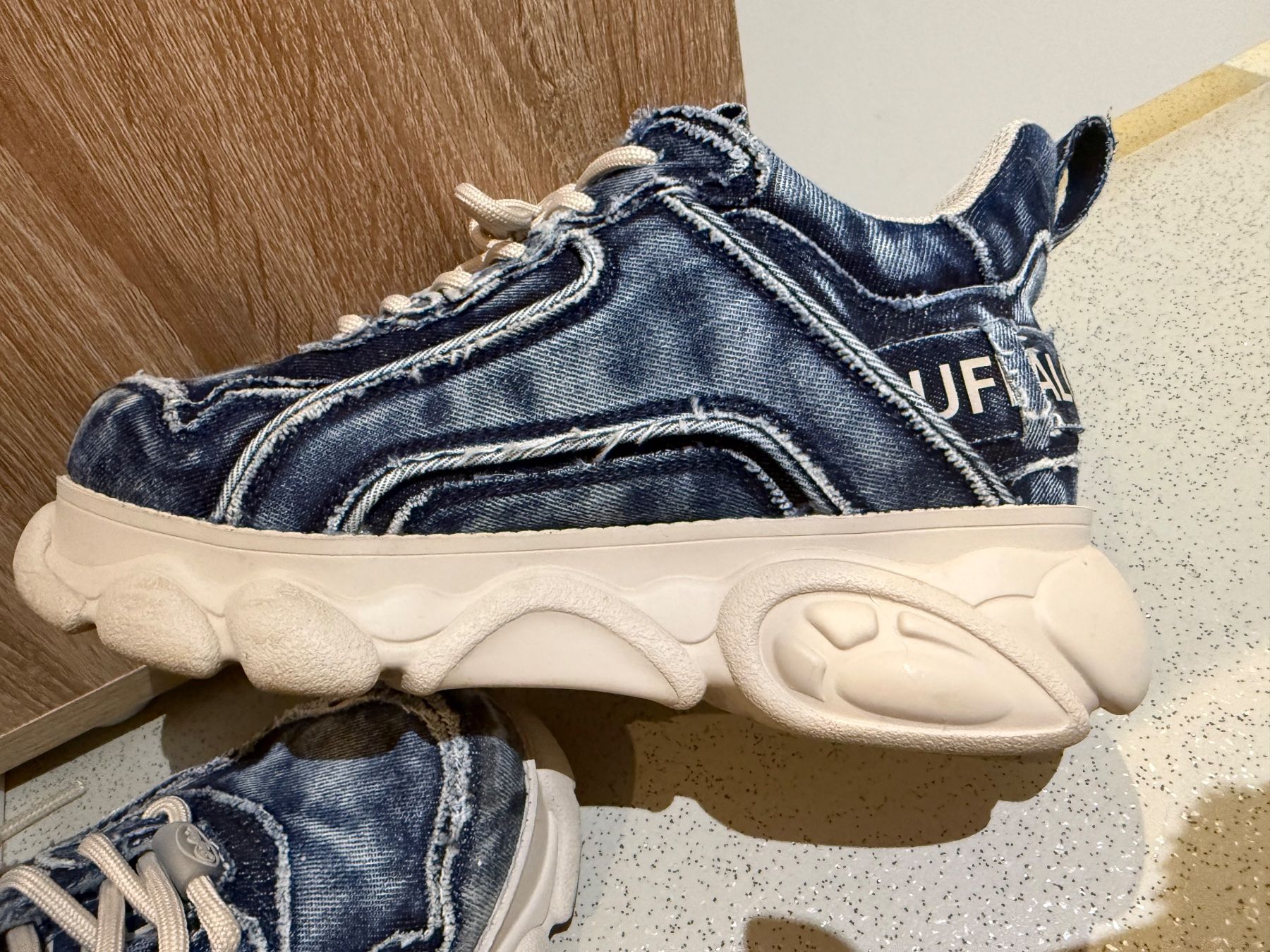 Buffalo Scarpe da donna: Buffalo Schuhe Gr.39 Praktisch Neu – Nuovo (secondo la descrizione) da Uster venduto da SAMMELPOST 1
