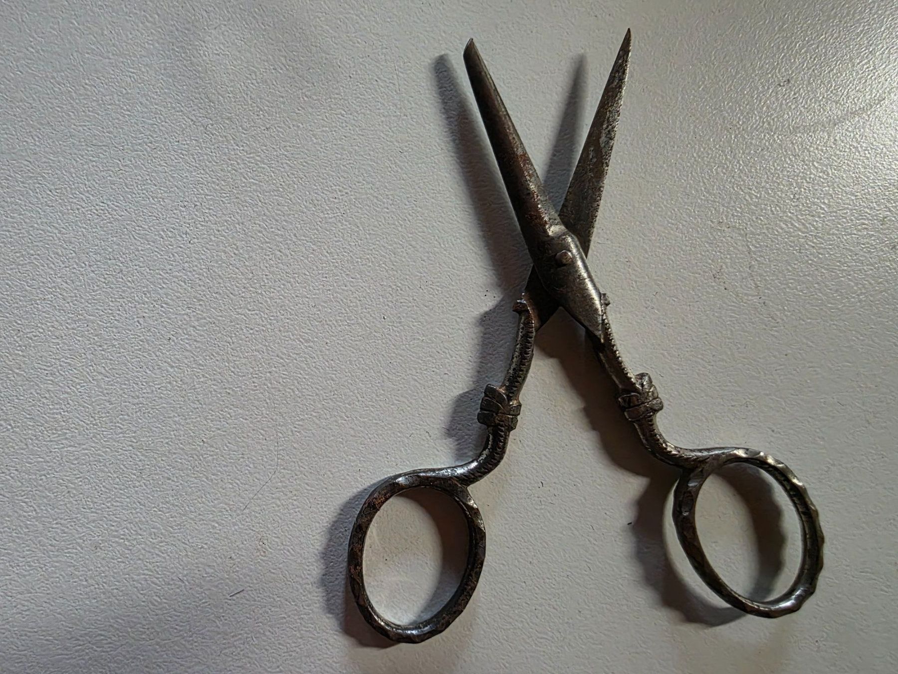 Alle Werkzeuge: antike feine Schere 11 cm – Gebraucht aus Walterswil BE von Lonitti 5