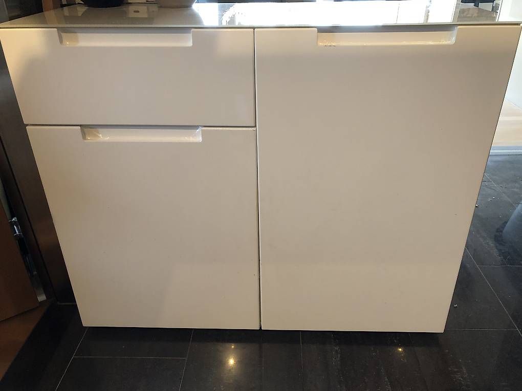 Cassettiere: Moderne hochglanz Kommode mit Schutzfolie, Farbe: weiss – Usato da Gerlikon venduto da thi_q8ll 4