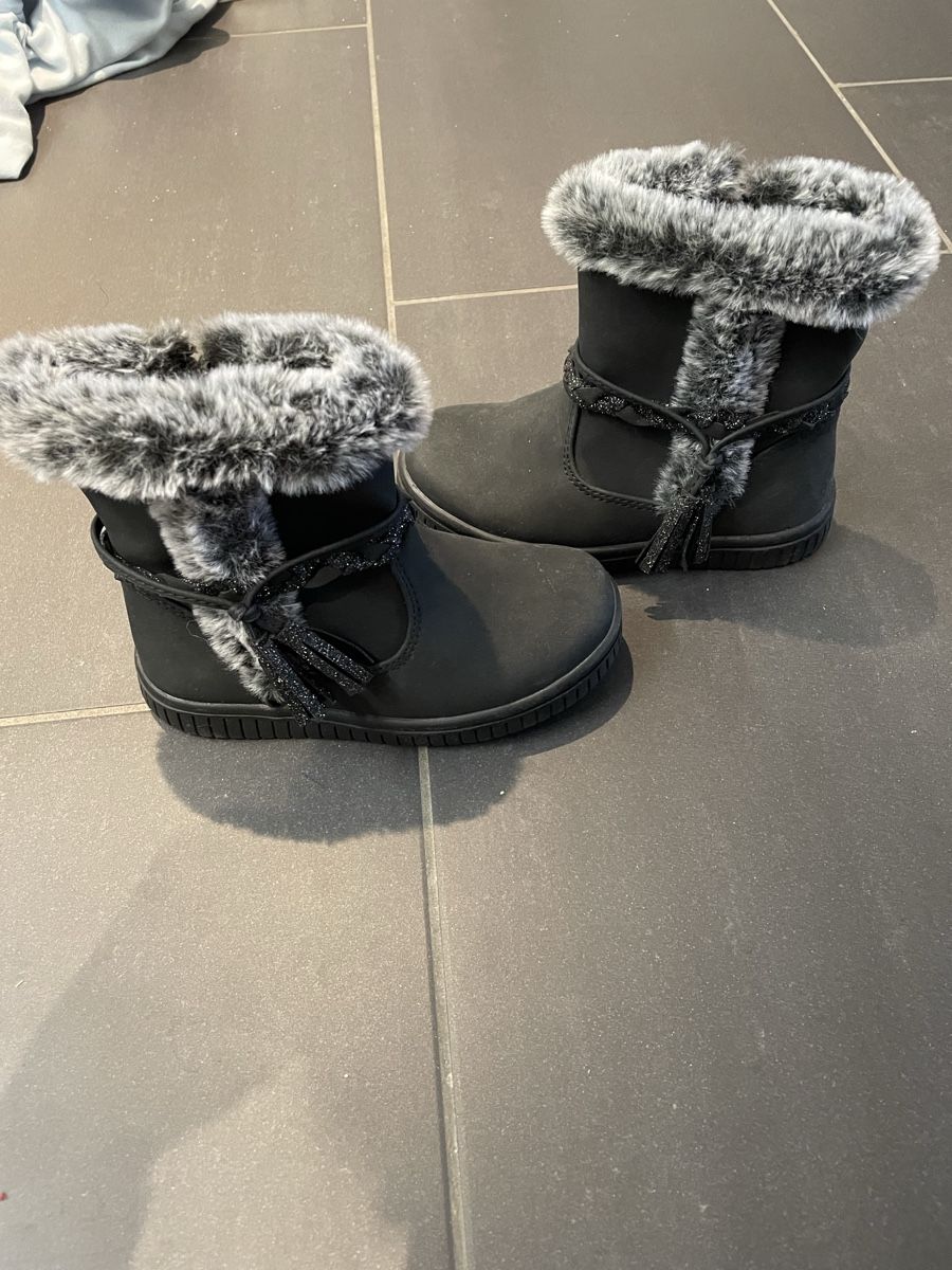 Schuhe für Mädchen: Winterdtiefel – Gebraucht aus Hausen AG von Hefe03