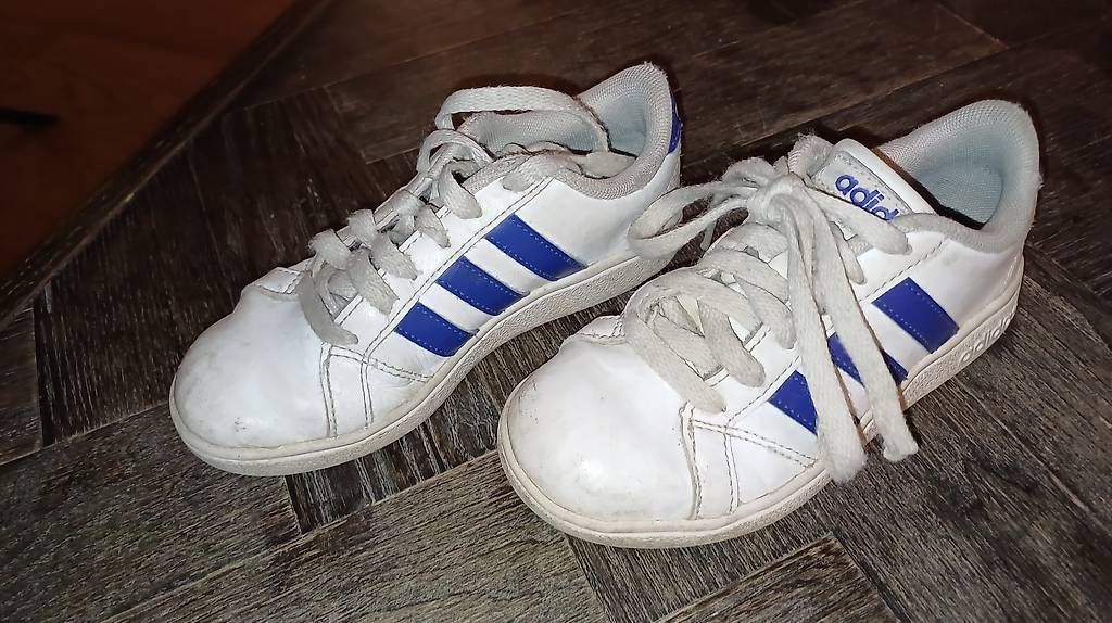 Scarpe per ragazzi: Adidas Turnschuhe Grösse 29 – Usato da Meikirch venduto da Scd1907