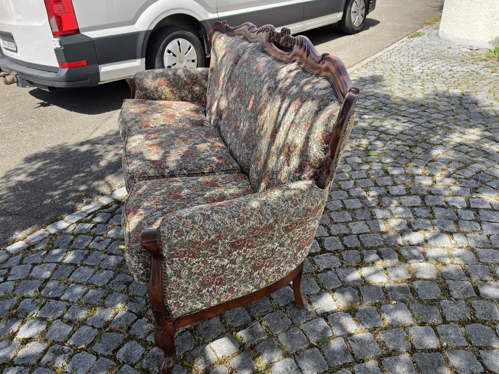 Divani: Antiker 3er-Sofa mit Schnitzereien, Blumenmuster,  – Usato da Mettlen venduto da elios0888 1