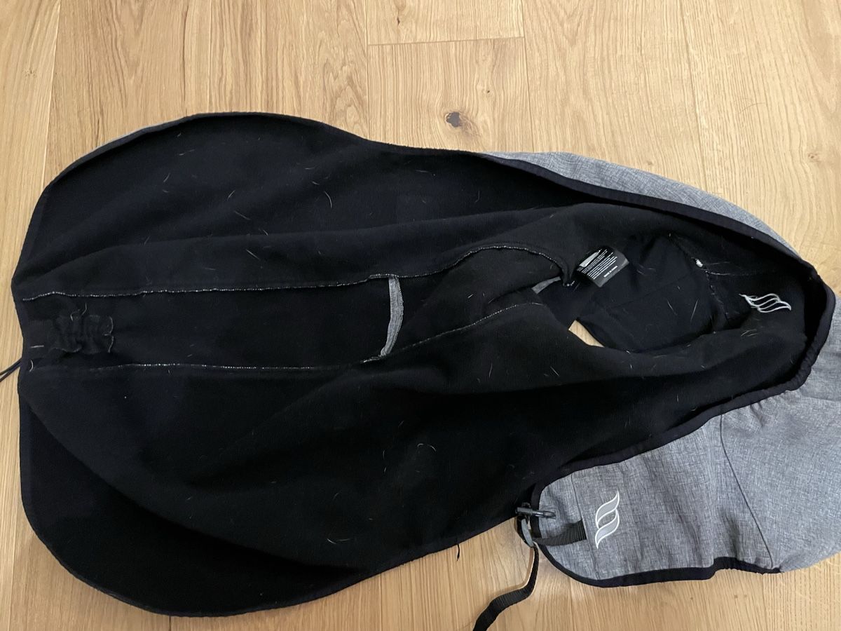 Abbigliamento: Back on Track Hundemantel Nella, Rückenlänge 65cm Softshell – Usato da Aristau venduto da cherry-berry 2