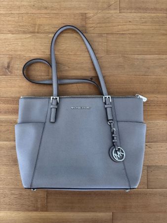 Handtasche / Tasche von Michael Kors in grau