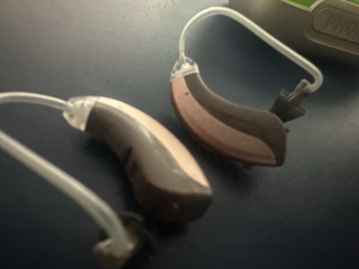 Phonak Attrezzature mediche: Widex Hörgeräte mit phonation Box beige – Usato da Belp venduto da M.X 3